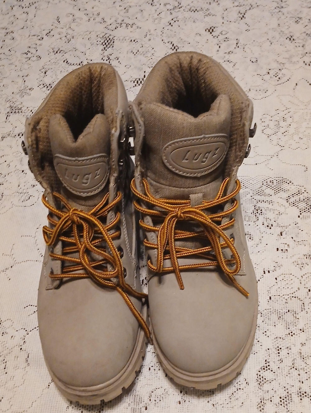 Lugz Womans Tan Lace-Up Outdoor Boots with Gold Laces sz.8